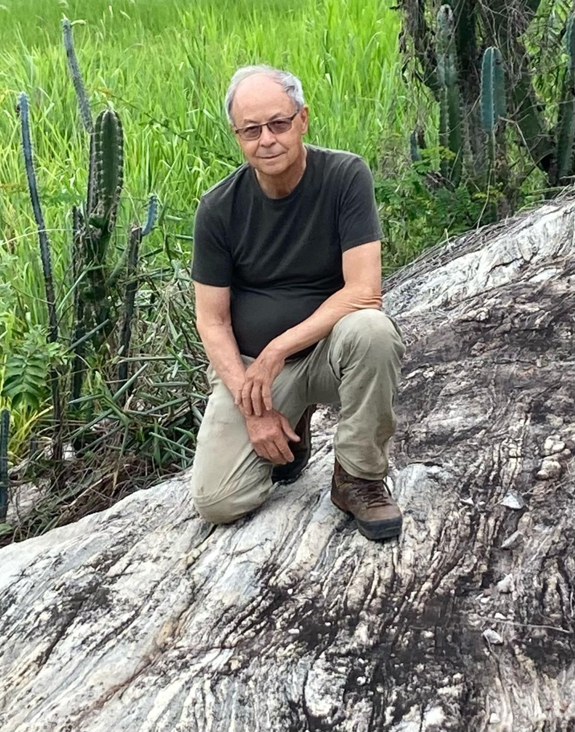 Prof. Elson Paiva de Oliveira